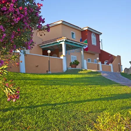 アパートホテル Lu Nibareddu サン・テオドーロ