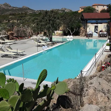 アパートホテル Lu Nibareddu サン・テオドーロ