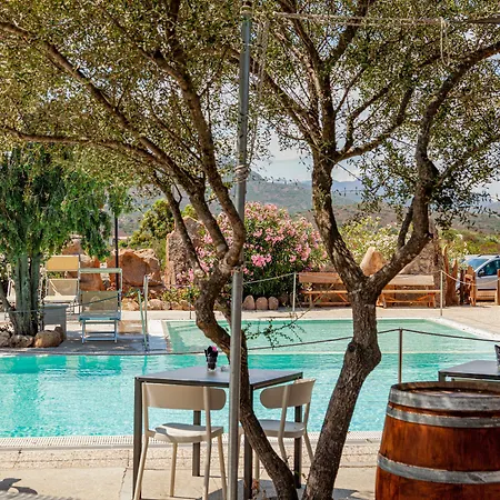 Lu Nibareddu 3* サン・テオドーロ